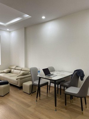cần cho thuê 2pn full nội thất, mới 100%