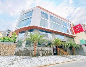 cho thuê đường sư vạn hạnh phường 12 q10 (dt 10x25m) 150 triệu