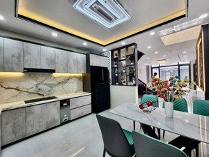 bán gấp nhà 1 trệt 2 lầu - hẻm thông thoáng - sổ hồng riêng - 54m2 - giá tốt nhất khu vực