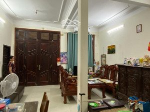 trại cá mặt ngõ taxi đỗ cửa, view sân chơi 47m, 4 tầng, mt 6.5m, 14 tỷ.