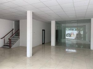cần cho thuê mặt bằng kinh doanh nội thất ô tô, văn phòng, cửa hàng diện tích 150m2