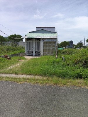bán đất tái định cư đông hải, hòa hải ngũ hành sơn - đà nẵng. dt : 100m2 - ngang 5 mét - dài 20 m.