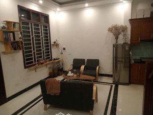 cho thuê nhà 5 tầng phường thạch bàn - đủ đồ - ở ngay - giá chỉ 8 triệu/tháng