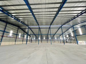 kho vị trí đẹp, giá hợp lý. đất 5.000m2, kho 2.500m2. giá 250tr/th. pccc - xe cont 24/7