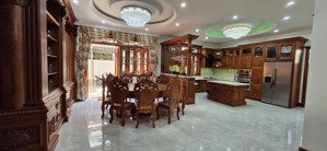 bán biệt thự 3 tầng - 380m2 - ngang khủng 20m - kdc vĩnh lộc -full nội thất gỗ - 32 tỷ thương lượng