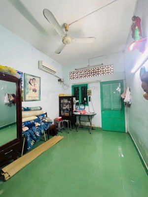 nhà 3 tầng , khu 20 thước , 21m2 , hẻm 4m , phường 9 quận 4.