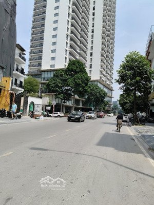 biệt thự sân vườn mặt phố tây hồ 210m² ,lô góc , kd nhà hàng đẳng cấp tại p.quảng an, tây hồ,hn