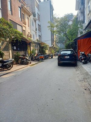 bán nhà mặt đường hoàng sâm hoàng quốc việt dtsđ 50m x 2,5t,mt 3,6m giá 17 tỷ.lh 