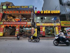 cho thuê cửa hàng chân đế khu tập thể trần huy liệu siêu đẹp, dt t1=60m2, t2=100m2, mt 7m siêu đẹp