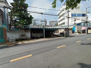 nhà mt đường nội bộ lê đúc thọ, p. 6, gò vấp. dt: 8,1m x 26m nhà cấp 4, giá: 16,5ty