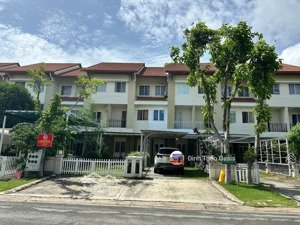 chủ chuyển công tác cần bán biệt thự 150m2 nhà đẹp, giá tốt tại khu compound oasis, thuận an