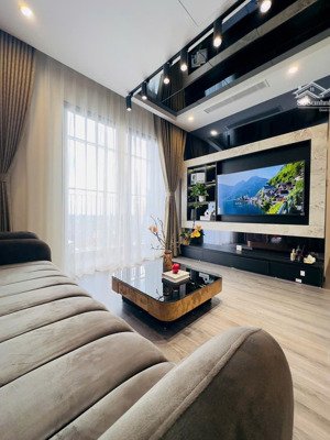 bán căn hộ 2n2vs, tòa r1.02 zenpark, tầng đẹp view thoáng, sẵn nội thất cao cấp.