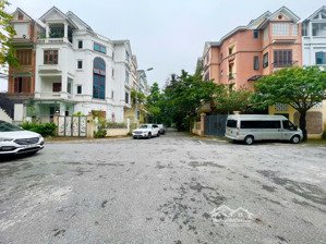 view cv, vườn hoa, phân lô, vỉa hè, 3 ô tô tránh, tđc thạch bàn, lbiên, dt 85 m2 mt 5 m, giá 16 tỷ2