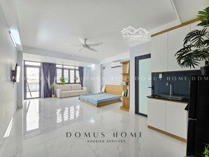 cho thuê phòng rộng 50m2 ban công siêu rộng. thuận tiện di chuyển qua các quận 1,4,8