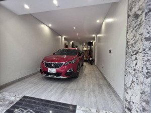 siêu phẩm nhà đẹp thang máy ngõ thông ô tô 7 chỗ vào nhà gia thuỵ, khu vực hiếm nhà bán!