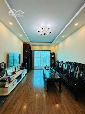 bán căn hộ tầng cao toà n03-t1, căn góc, 3 ngủ, view đẹp. 8,5 tỷ.