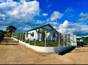 nhà vườn 2 mặt tiền ven đà lạt view đồi thông cực đẹp, chỉ 2 tỷ 300 triệu