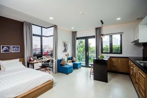 cho thuê căn hộ luxury balcony full kính view triệu đô bếp to + free dọn phòng - thang máy