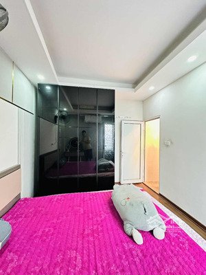 nhà mặt tiền khủng phố khâm thiên, 6 tầng x 20m2, sổ vuông, mặt tiền 4.5m, tặng full nội thất