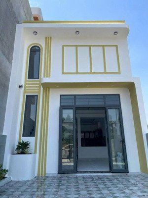 chỉ 1,9 tỷ là sở hữu nhà phố 1 trệt 1 lầu mới hoàn thiện ngay cổng chợ khu công nghiệp giang điền