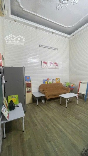 chủ nhà đang cho thuê nhà nguyên căn trên phố ngọc lâm diện tích 40m2 4 tầng. lh: 