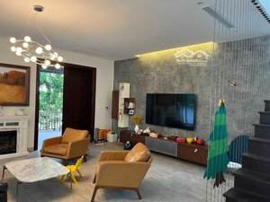 bán gấp bt hoa sữa, 305m2, sông đẹp, ở luôn, giá tốt nhất 71.8 tỷ vinhomes riverside, 