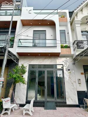 Nhà trệt lầu 3 phòng ngủ - Khu Dân Cư Trung tâm văn hóa Tây Đô