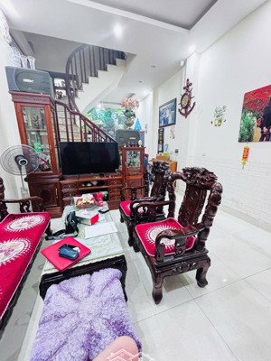 bán nhà khương trung 10m ra ô tô, ngõ to ba gác đi, 1 phút ra phố, khung cột chắc chắn, 39m2*4t