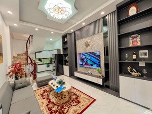 bán nhà tân mai 5 tầng mới cứng tặng full đồ - ngõ vf3 phóng ào ào.