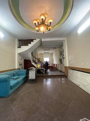 hiếm có, nhà đẹp ngay mặt phố yên hòa, mặt tiền gần 5 mét, chỉ nhỉnh 6 tỷ