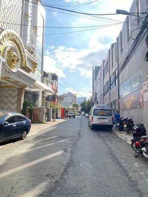 [ 8x40m ] bán nhà mặt tiền lê đại cang. cách quảng trường bmt 100m. 17 tỷ