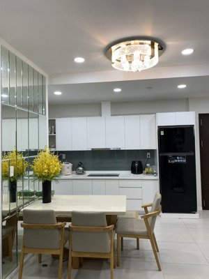 tôi bán căn góc cc lotus garden q. tp. dt 63m2 2pn 2wc, l09. sh. giá bán: 3,15 tỷ. lh 