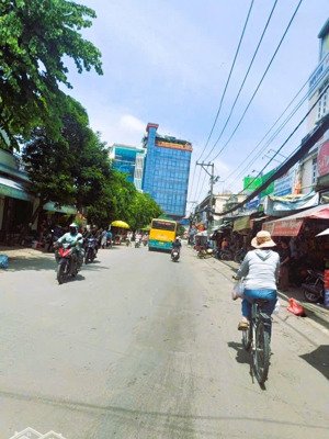 bán nhà 3 tầng - ngay chợ cây xoài đ. lê văn thịnh - ô tô ngủ trong nhà - 4.2x30m