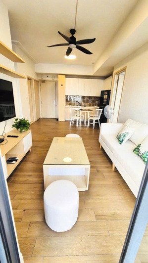 mời thuê căn hộ 2pn 2wc 60m2 đủ đồ view nhà phố, hồ, sân golf toà westbay c. lh ạ