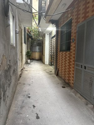 nhà 6 tầng sử dụng làm căn hộ dịch vụ - gần phố - đạt chuẩn pccc - dòng tiền lợi nhuận tốt