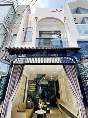 ngộp vốn bán gấp căn nhà toạ lac đường thái phiên-quận 11 giá 4tỷ450/ 56m2 sổ hồng riêng