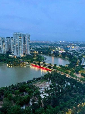 cần bán căn 2 mgur toà r2 onsen 67m view hồ, sân golf hướng đông nam giá 5.35 tỷ bao phí