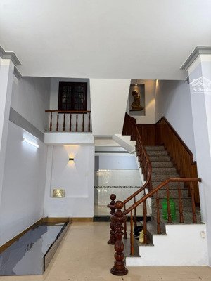 nguyên căn 3 tầng mt ngay cầu rồng, ngang 10m! quận hải châu. giá 45 tr/th. dt đất 200m2 x 3t