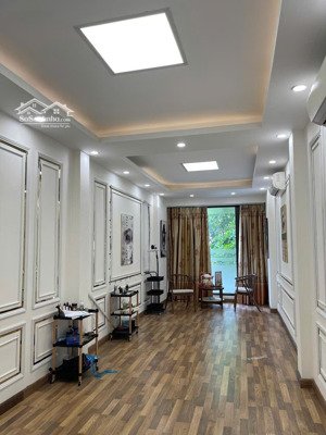 cho thuê nhà mặt phố trần đăng ninh cầu giấy. 40 tr/tháng.