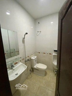 cho thuê nhà 5 tầng thang máy mt nguyễn hữu thọ.
giá 45 tr/tháng. dt 5x25m x 5 tầng
