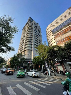 bán building góc 2 mặt tiền sư vạn hạnh. dt 180m2 (10x18m), 7 tầng tn 90tr. gía 35 tỷ tl - tin thật