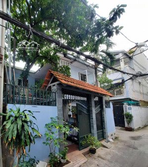 bán nhà 100m2, 2 mặt hẻm. diện tích 10x10 nở hậu. 16 tỷ. liên hệ anh hải 