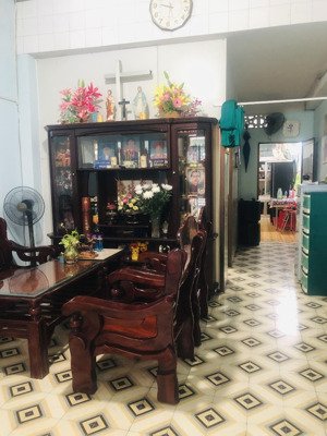 bán nhà hxh đường nguyễn thanh tuyền. bên hông chợ phạm văn hai. ngang 4x20m dài, 1 trệt, 1 lửng