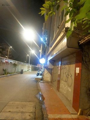 chính chủ cần cho thuê nhà nguyên căn mặt phố âu cơ, mặt tiền siêu rộng.