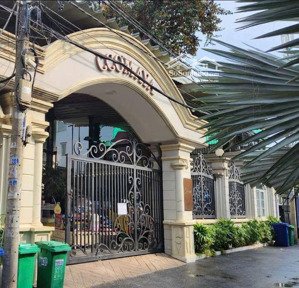 bán biệt thự mt xuân thủy, thảo điền, quận 2. dt 18 x 40m (cn: 726m2). 3 tầng. giá bán: 120 tỷ