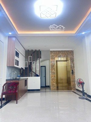 cầu giấy - ngõ thông - thang máy - nhà mới - vị trí đẹp - 13,9 tỷ