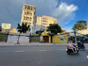 bán khuôn đất mt đẹp vip nguyễn văn hưởng trung tâm thảo điền q2 -dt: 20x23m siêu vip giá 99 tỷ