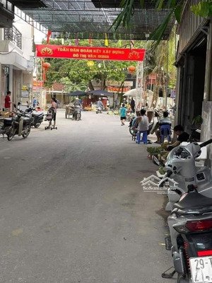 bán đất yên nghĩa 31m gần chợ.mảnh đất vuông vắn,đẹp,mặt tiền rộng thoáng.giá đầu tư chỉ 2.3 tỷ