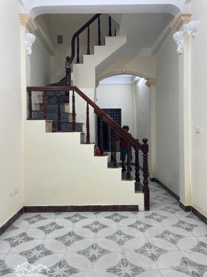 nhà riêng phố khương trung thanh xuân, 10m ra ô tô, 1 phút ra phố, ngõ to ba gác đi, 39m2*4t