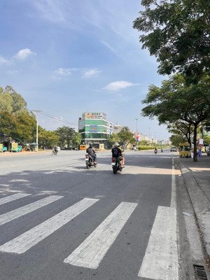 bán nhà mặt phố chánh hưng. dt 131m2, 5 tầng, thang máy, hầm để xe, mặt tiền 15m, giá 24 tỷ. tl